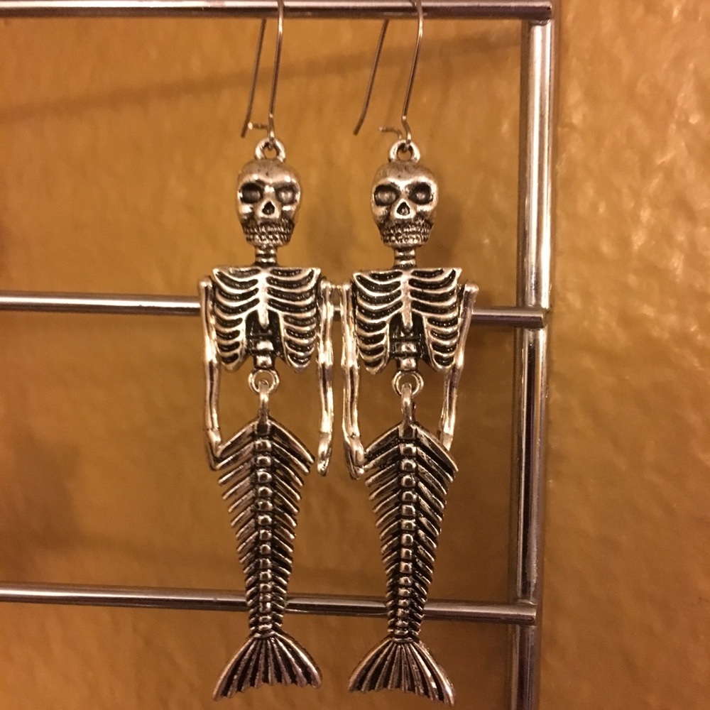 🖤🎃NEW Spooky Mermaid Halloween Earrings🎃🖤
